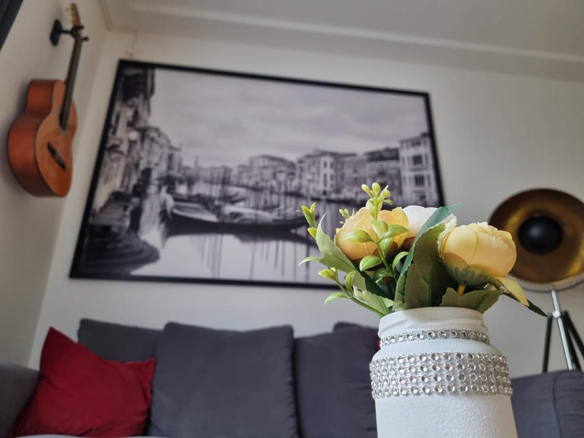 Appartement Flora Apartman à Szeged Extérieur photo