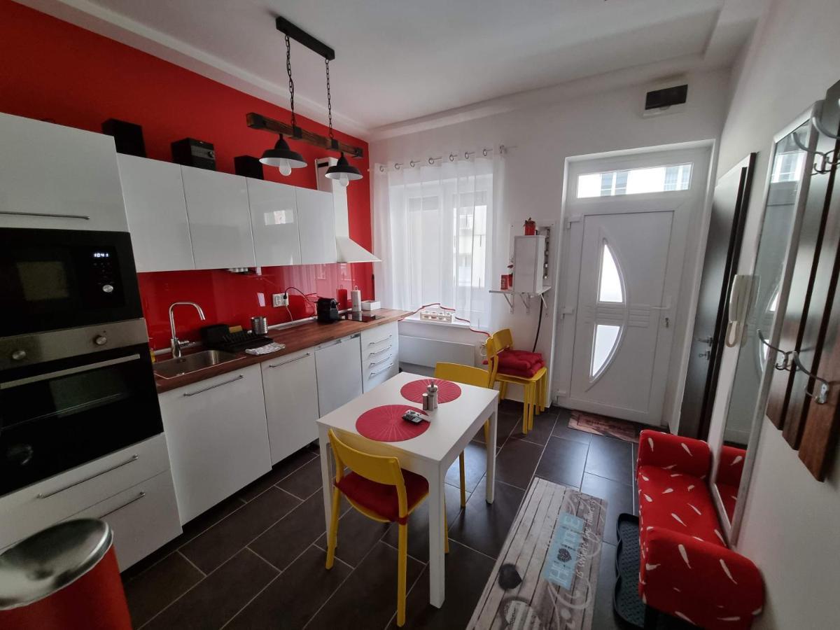 Appartement Flora Apartman à Szeged Extérieur photo